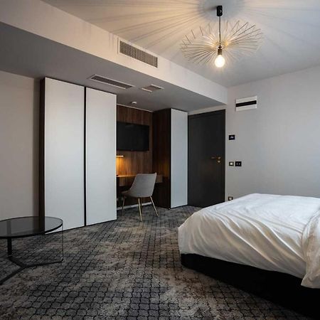 Hotel Cristal Kaloşvar Dış mekan fotoğraf