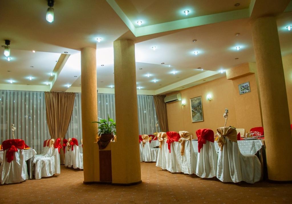 Hotel Cristal Kaloşvar Dış mekan fotoğraf