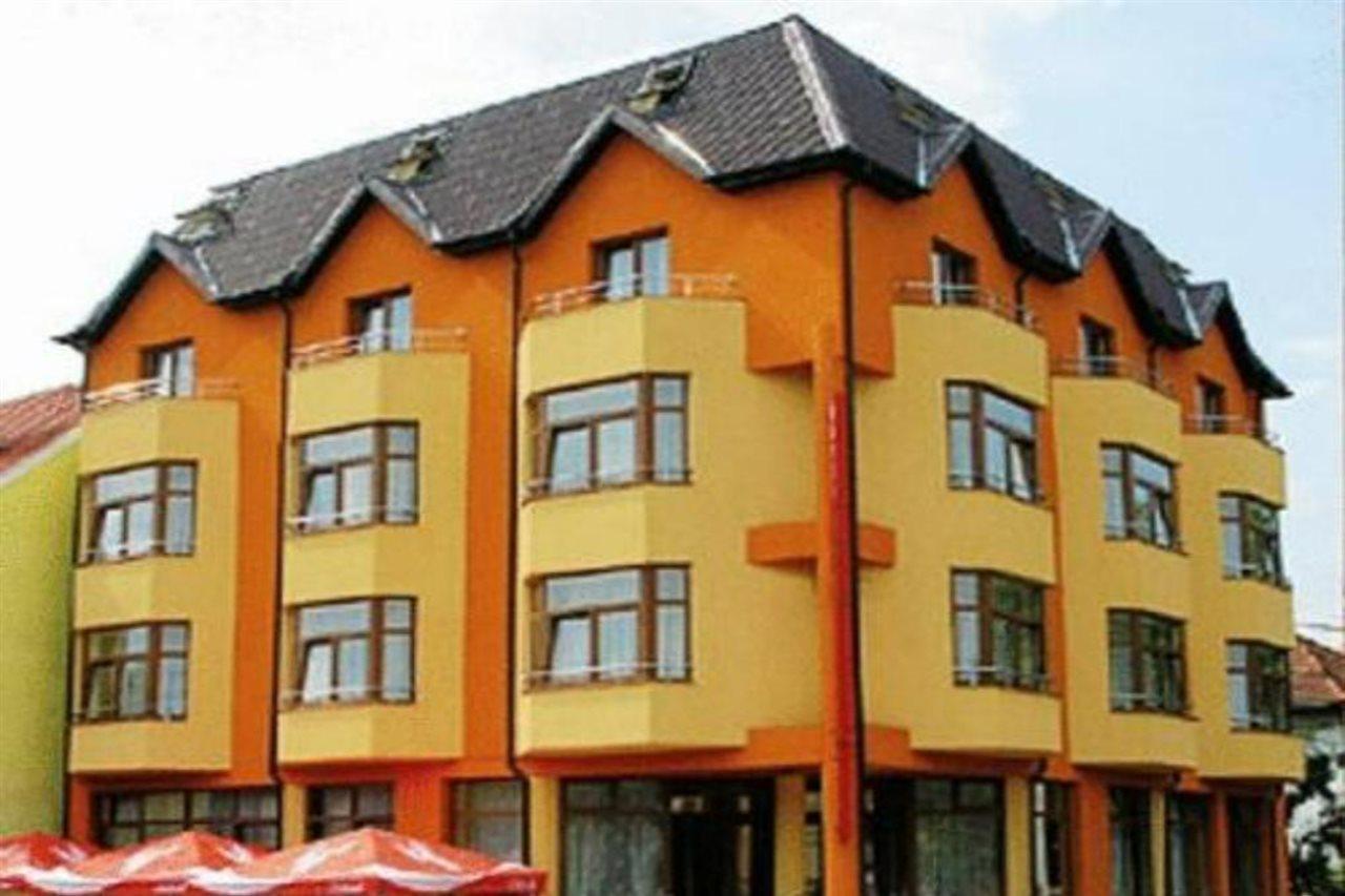 Hotel Cristal Kaloşvar Dış mekan fotoğraf