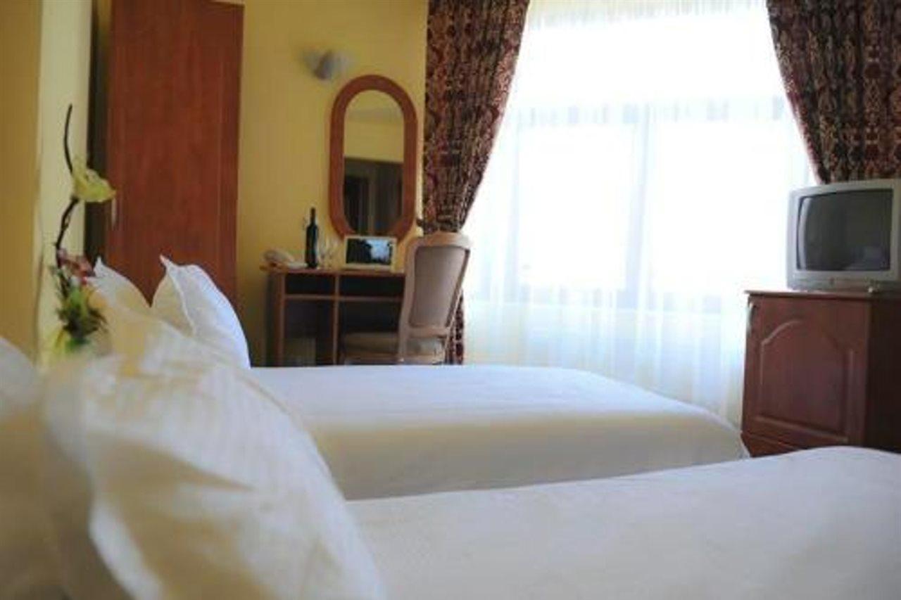 Hotel Cristal Kaloşvar Dış mekan fotoğraf