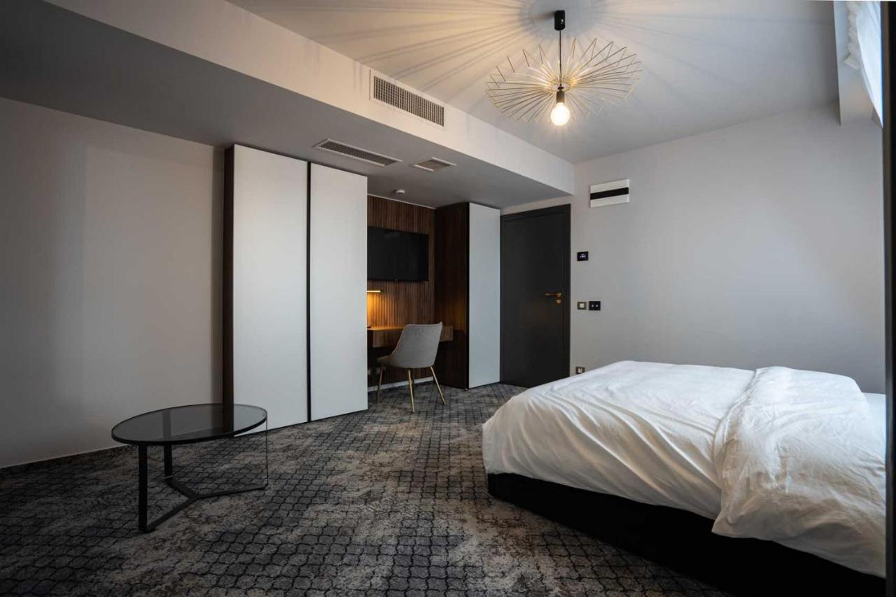 Hotel Cristal Kaloşvar Dış mekan fotoğraf