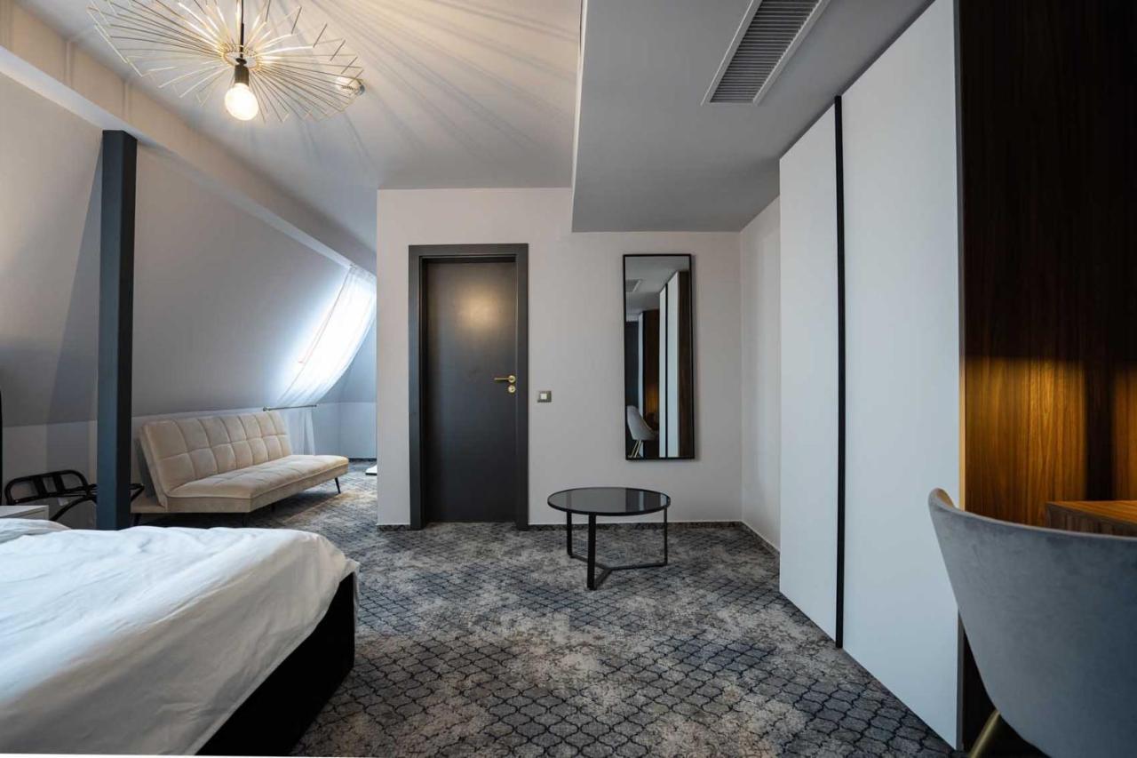 Hotel Cristal Kaloşvar Dış mekan fotoğraf