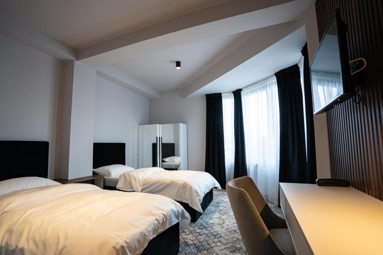 Hotel Cristal Kaloşvar Dış mekan fotoğraf