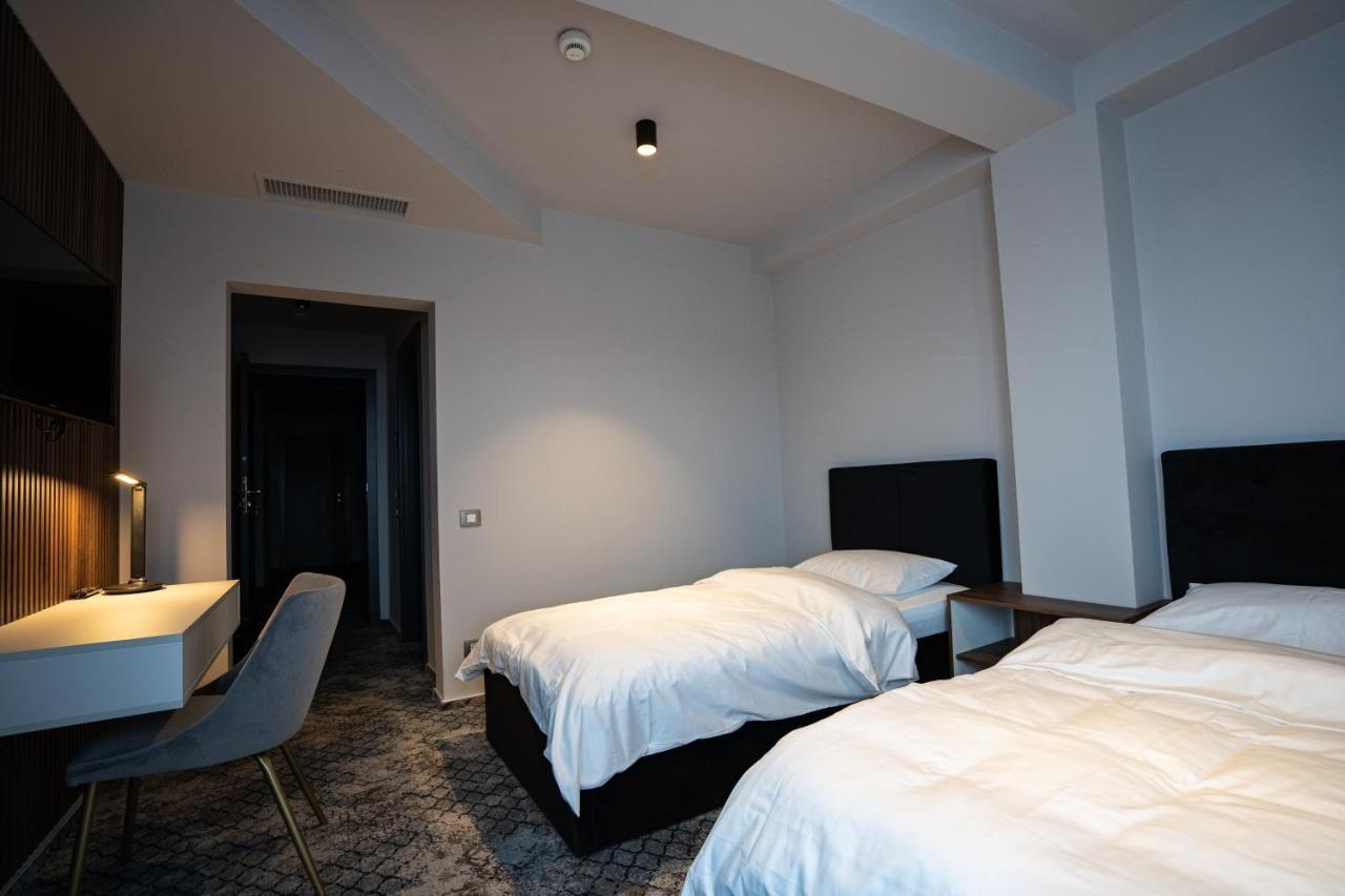 Hotel Cristal Kaloşvar Dış mekan fotoğraf
