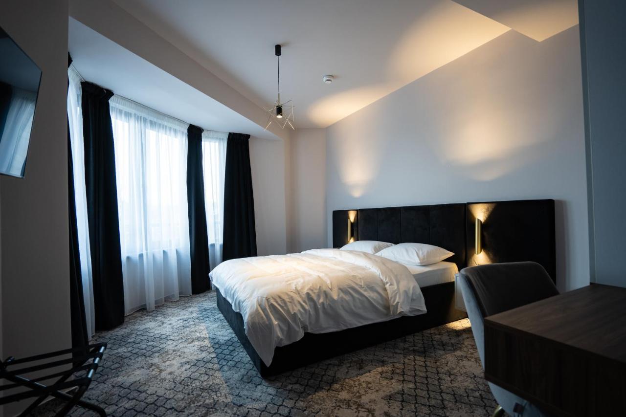 Hotel Cristal Kaloşvar Dış mekan fotoğraf