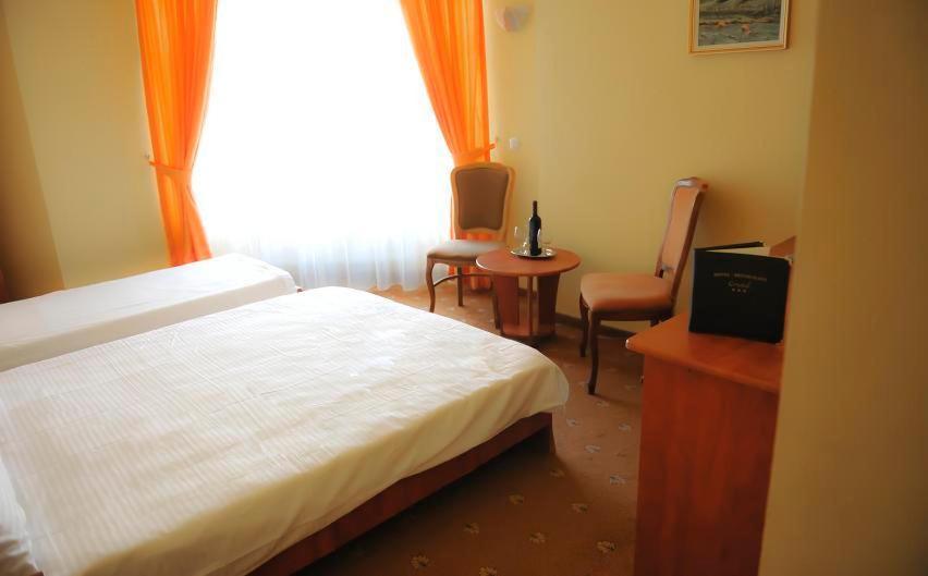 Hotel Cristal Kaloşvar Dış mekan fotoğraf