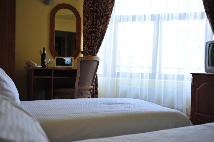 Hotel Cristal Kaloşvar Dış mekan fotoğraf