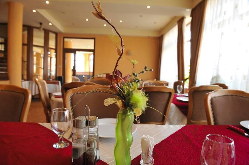 Hotel Cristal Kaloşvar Dış mekan fotoğraf