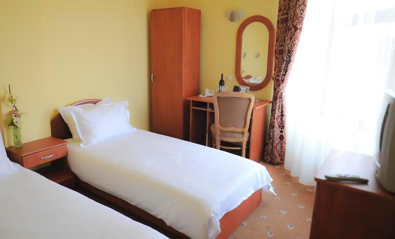 Hotel Cristal Kaloşvar Dış mekan fotoğraf